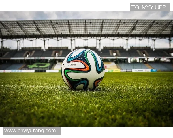 克罗斯在足球场上的传奇之路与对现代足球的深远影响分析