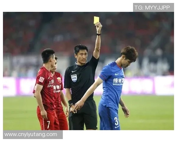 申鑫与苏宁之战主裁判表现引发热议球迷对裁判判罚的不同看法