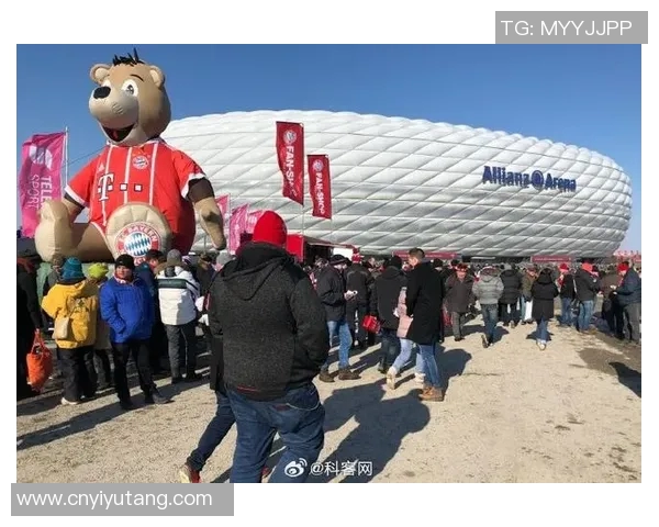 莱万重返安联球场遭拜仁球迷嘘声四起引发忘恩负义争议