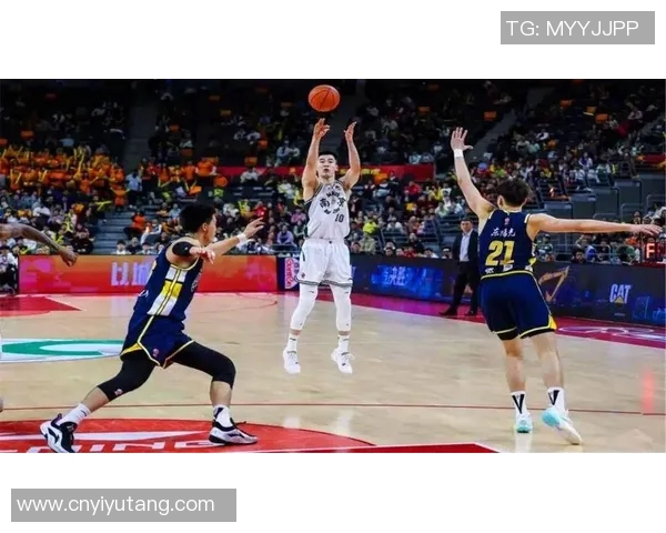 郭昊文的篮球之路：从青涩少年到职业球员的成长历程与挑战