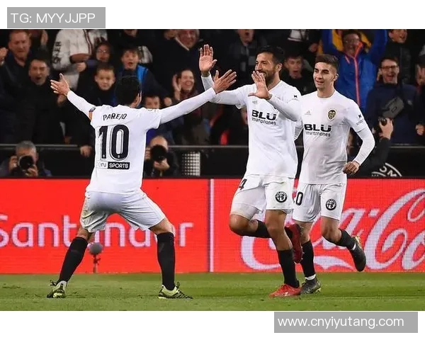 皇马与巴伦西亚激战正酣直播盛况回顾与精彩瞬间分析