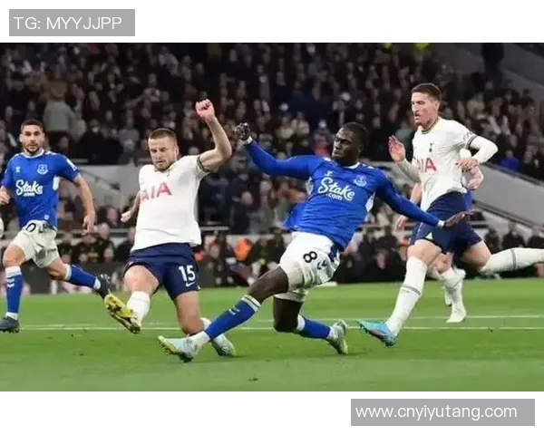 热刺与曼城激战正酣谁能在英超赛场上笑到最后